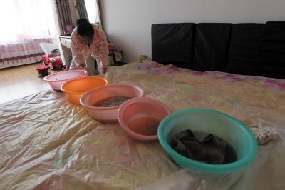 安顺楼上漏水，住户失联，小区没物管，业主维权难！律师来支招……